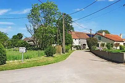 Hameau des Granges sur le plateau.