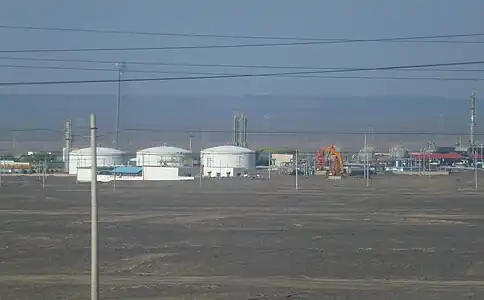 Extraction et exploitation du pétrole et de ses dérivés entre Liuyuan et Tourfan, Xinjiang. 2012.