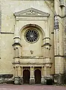 Fronton ouest de la collégiale.