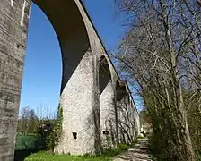 Viaduc sur la Roguenette à Oisème, 260 m, 18 arches.