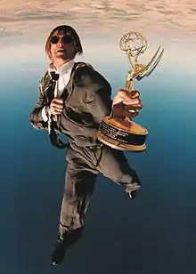 Description de l'image Olav Zipser FreeFlying with his Sports Emmy Award.jpg.