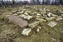 Vieux cimetière juif, classé.