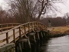 Le pont avec la statue du Minute Man.