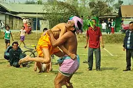 Le Mukna (en) est une forme folklorique de lutte dont des démonstrations ont lieu à divers occasions tel que les fêtes, les foires, etc.