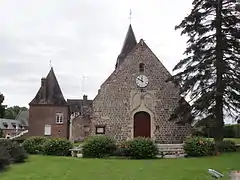 L'église Saint-Germain jouxtant le manoir.