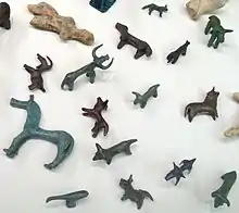 Figurines animales en bronze vouées au sanctuaire d'Olympie, IXe – VIIIe siècle av. J.-C. Musée archéologique d'Olympie.