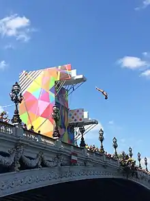 Plongeoir installé sur le pont Alexandre-III  en juin 2017.