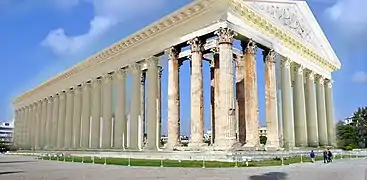 Aspect probable de l'Olympiéion dans son état de 129 après J.-C., intégrant les colonnes et les fragments de l'entablement subsistants.