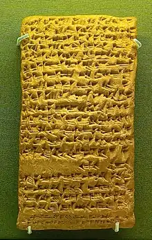 Tablette rapportant une consultation d'hépatoscopie, 651 av. J.-C., pour savoir si les troupes du Pays de la Mer allaient se joindre à une révolte contre l'Assyrie. British Museum.