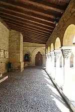 Cloître de la collégiale.