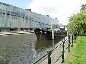 L'Oostenburgervaart et le bâtiment INIT