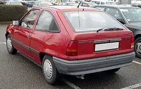 Opel Kadett E coupé LS 3 portes phase 1 (arrière)