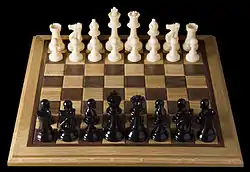 Échiquier (tablier du jeu d'échecs).