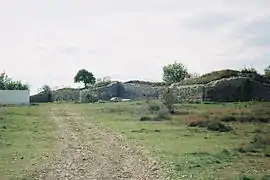 La muraille de l'oppidum de Jastres-nord