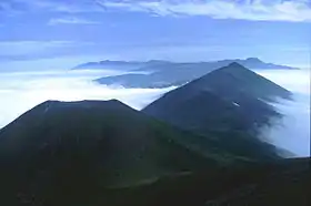 Vue du Biei Fuji (à gauche) et du mont Oputateshike (à droite) depuis le mont Biei.