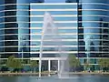 Une fontaine au lac d'Oracle (Oracle lake) à Redwood Shores