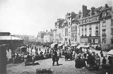 La place et son marché vers 1892.