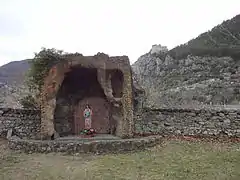 Oratoire consacré à Notre-Dame, dans le parc de l’hôpital.