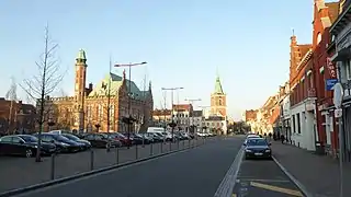 L'Hôtel de ville et l'église Notre-Dame de l'Assomption.