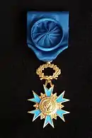 Médaille d'officier de l’ordre national du Mérite.