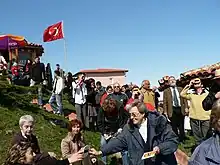 12h57 : à 9 minutes de la totale, la lumière a déjà bien baissé. Les doudounes sont enfilées!