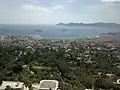 Vue de la Baie de Cannes et les massifs de l'Esterel et du Tanneron depuis l'observatoire de Super-Cannes.