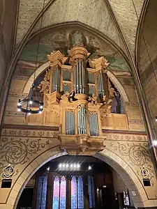 Orgue de tribune.