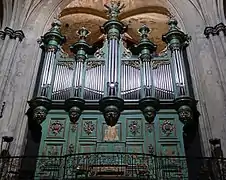 Aix-en-Provence,cathédrale St Sauveur,buffet de 1743 contenant l'instrument,côté Évangile