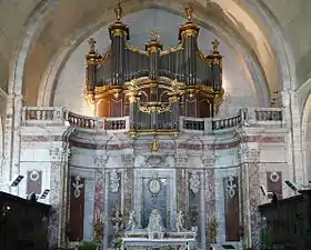 Orgue Micot porté par sa tribune plaquée de marbres polychromes