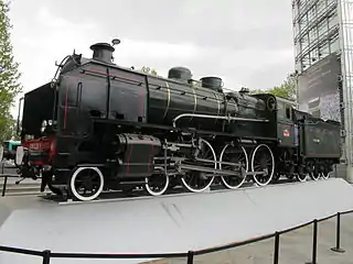 La locomotive 230 G 353 ayant figuré dans le film Le Crime de l'Orient-Express, exposée à l'Institut du monde arabe en 2014.
