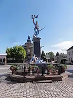 Le Poilu victorieux et Poilu mourantPoilu mourant (monument aux morts)