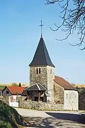 L'église dans son enclos.