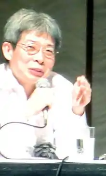 Description de l'image Oriza Hirata speaking at Tokyo Kaikan, September 2013.JPG.