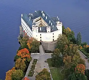 Château d'Orlík : vue aérienne.