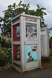 Cabine à livres.