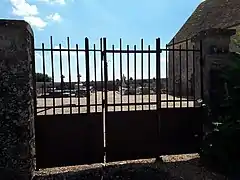 Le cimetière entourant l'église.