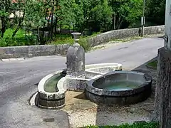 La fontaine-lavoir de Nahin.