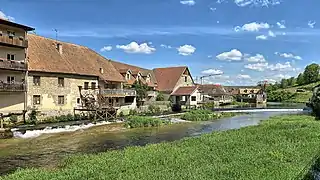 Les vieux moulins et le barrage sur la Loue.