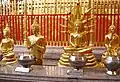 Différentes statues de Bouddha au Wat Phrathat Doi Suthep