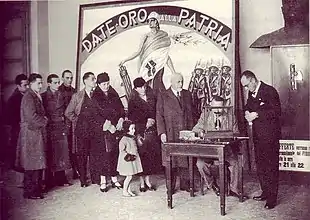 Don d'alliances en or dans l'Italie fasciste en 1935.