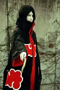 Cosplay d'Orochimaru en habits de l'Akatsuki.