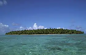 Vue d'Oroluk depuis l'océan Pacifique.