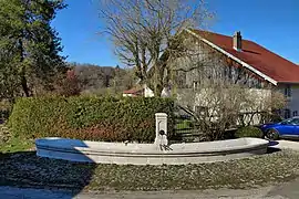 La fontaine-abreuvoir restaurée.