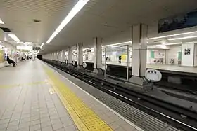 Vue des quais de la station