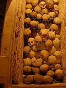 Ossuaire des catacombes de la basilique Saint-François-d'Assise de Lima, Pérou.