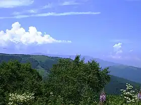Vue du mont Ōsasa depuis le mont Denjō.