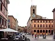 La Ville toute en montée d'Osimo surplombée par son jardin botanique avec sa vue panoramique exceptionnelle.