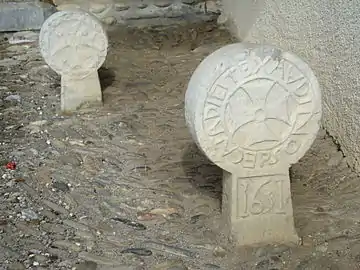Stèles discoïdales à Ossas.