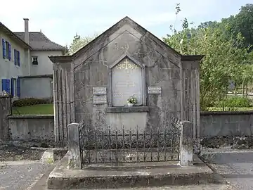 Le monument aux morts d'Ossas.