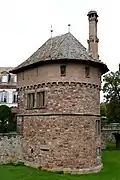 Donjon actuel (construit en 1866) abritant la bibliothèque privée du château